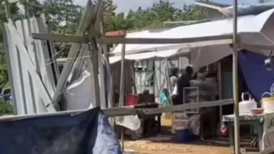 Photo of 卖房替儿子办婚礼 单亲妈住河边破屋