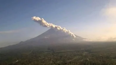 Photo of 印尼塞梅鲁火山喷发 火山灰柱高达900公尺