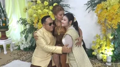 Photo of 元配亲自做媒帮丈夫娶小老婆 3人相拥超恩爱