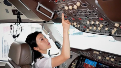 Photo of 中国首位C919女机长完成首飞 曾积累4200小时安全飞行