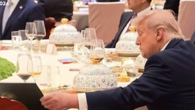 Photo of 特朗普偷看习近平“小本本”画面疯传!网友:他看得懂中文吗?