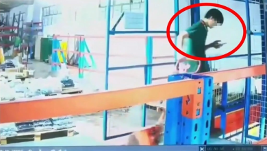 Photo of 边工作边滑手机险送命！男子踩空坠入升降梯井