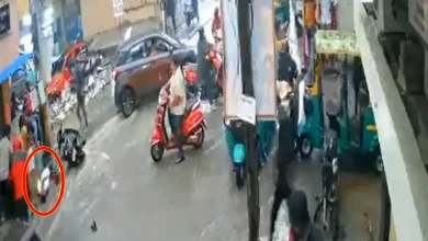 Photo of 雨中推车误触电线 男子当场倒地身亡