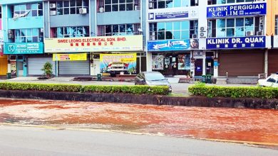 Photo of 峇甲亚兰商业区地下水管爆裂 SADA紧急抢修