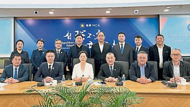 Photo of 四川代表团访马华总部 陈德钦吁来马考察投资
