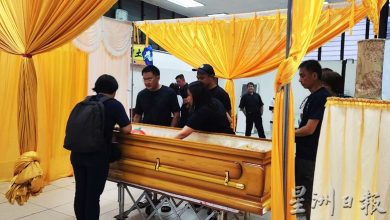 Photo of 【视频】少年恐怖车祸亡〡少年举殡 父难掩悲恸放声痛哭