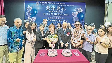 Photo of 槟华女中办典礼 欢送潘舒贞叶志敢荣休