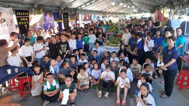 Photo of 学生灵前哭唱《再见》 送别陈国喜副校长