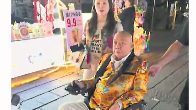 Photo of 黄一飞出行要靠电动轮椅
