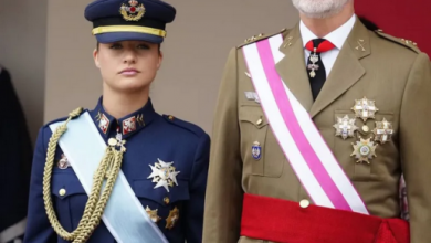 Photo of 20岁“欧洲最美公主”穿军服阅兵！“国旗意外掉落”出大包　