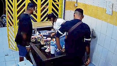 Photo of 3匪持刀抢劫杂货店 警确认全力追缉嫌犯