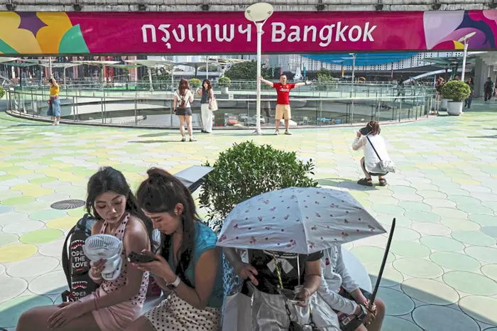泰国气象局表示,曼谷体感温度(Heat Index)最高达到51.9°C,已达到“危险”级别。(法新社档案照)