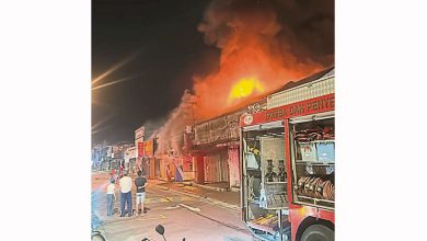Photo of 大火吞噬6店屋 90%建筑面积烧燬
