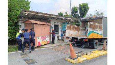 Photo of 市会接屋主投诉 档口摆屋前挡路充公