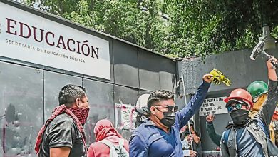 Photo of 威胁阻世界杯举行 墨教师闯教育部示威　