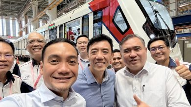 Photo of 柔大臣翁哈菲兹之前说绝不和行动党同桌   今卻允下周二与陆兆福同乘列车