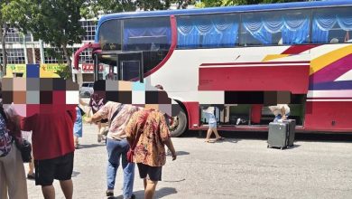 Photo of 校车违规载游客 40人被迫转车