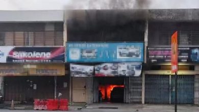 Photo of 修车店凌晨突发大火 店屋与轿车被烧毁