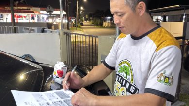 Photo of 雨夜奔10公里送印章 村长助学生赶上升学申请