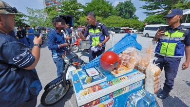 Photo of 声称2千旅费被偷 游客沦落卖冰淇淋