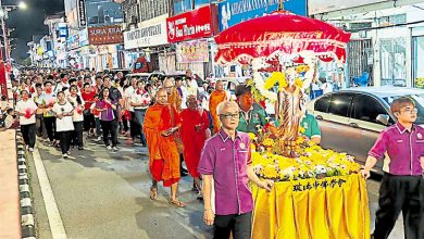 Photo of 玻佛学会正念行 拼和平祈愿社会和谐