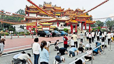 Photo of 天后宫三步一拜活动 700信众共同礼佛拜愿