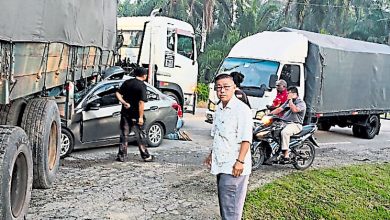 Photo of 闪不及猛撞 女司机受伤 轿车车头嵌罗里底部