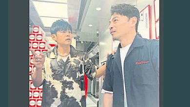 Photo of 周董爽客串店员 卖甜甜圈挺好友