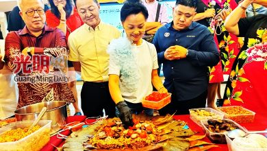 Photo of 巨无霸金枕头粽 塞下一只猪脚