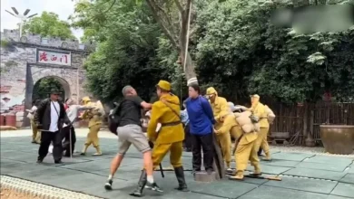 Photo of “日军”演员鞭打妇女好逼真  大叔入戏太深冲上台打人