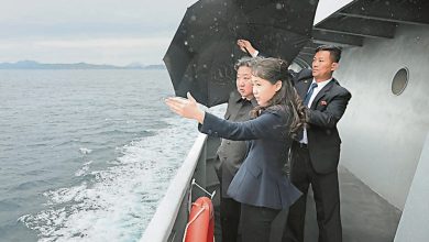 Photo of 强调迅速加强海军力量 金正恩监督驱逐舰试航