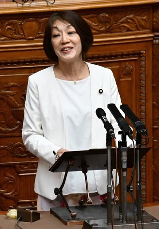 虽然古贺千景撤回发言并公开致歉，但风波持续延烧，（日媒《每日新闻》照片）