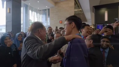 Photo of 会面时一首马来班顿 华裔少年俘虏首相心