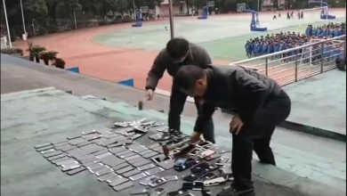 Photo of 湖南学校当众砸毁逾百部手机 教局斥损毁私产