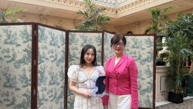 Photo of 台湾金雕工艺师李芷宁巴黎获奖 作品结合欧洲传统与亚洲意蕴