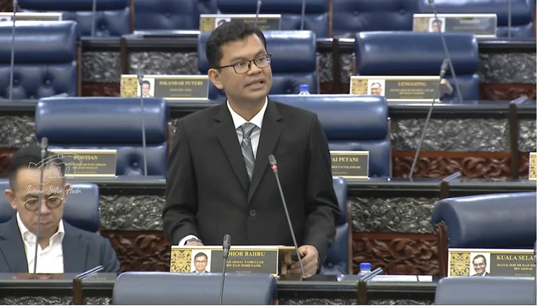 阿柯玛说，政府不会坐视不理，而是会采取务实措施应对全球供应危机带来的挑战。 （视频截图）