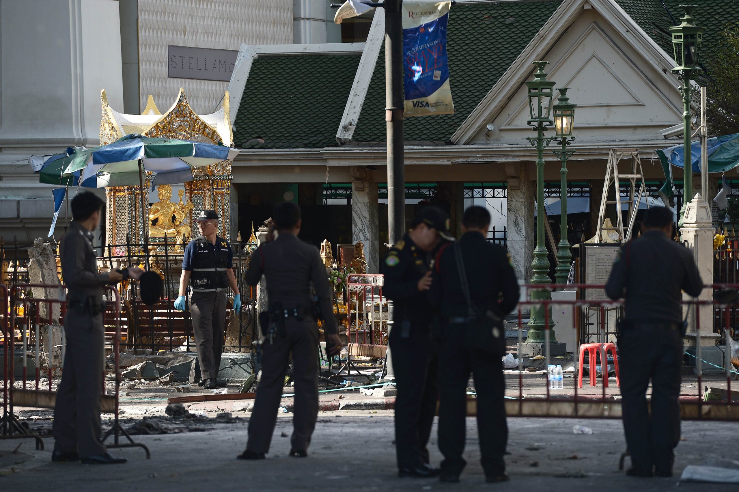 泰国的法院周四就2015年8月曼谷四面佛寺（图）发生的造成20死逾百人伤的恐怖袭击案件宣判，判处两名维吾尔族男子死刑。（法新社档案照）