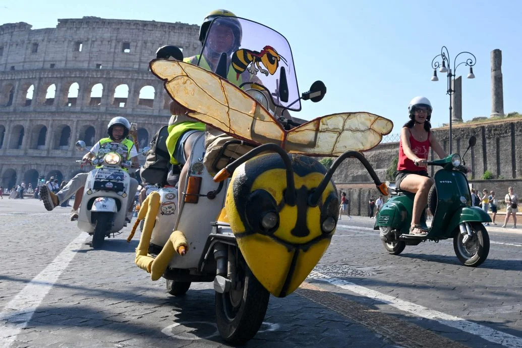 黄蜂造型的Vespa。(法新社照片)
