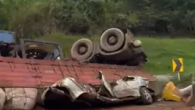 Photo of 拖格罗里失控翻覆 压毁轿车4死1重伤