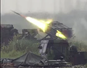 Photo of 台自研“雷霆2000”首次实弹射击 一枚火箭弹发射后坠地