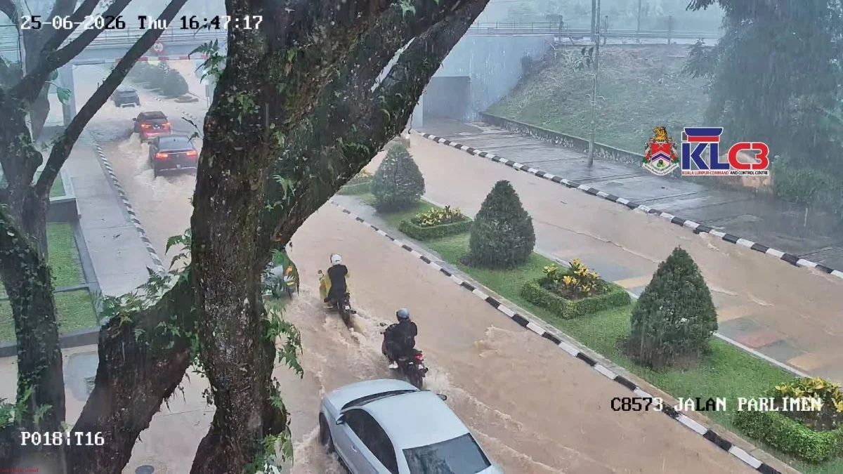 国会路也在雨后出现积水。（图取自Astro Radio Traffic脸书）