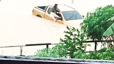 Photo of 民都鲁豪雨成灾 女司机受困弃车逃生