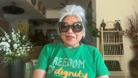 茜蒂卡欣批评视频中言行不当的游客,缺乏对当地人的尊重与基本礼仪。(视频截图/取自茜蒂卡欣脸书)