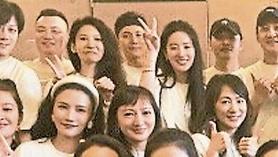 Photo of 低调参加同学会 刘亦菲让出C位