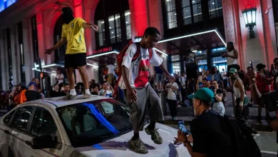 Photo of 纽约人NBA称王球迷狂欢   街头陷混乱警车都被砸