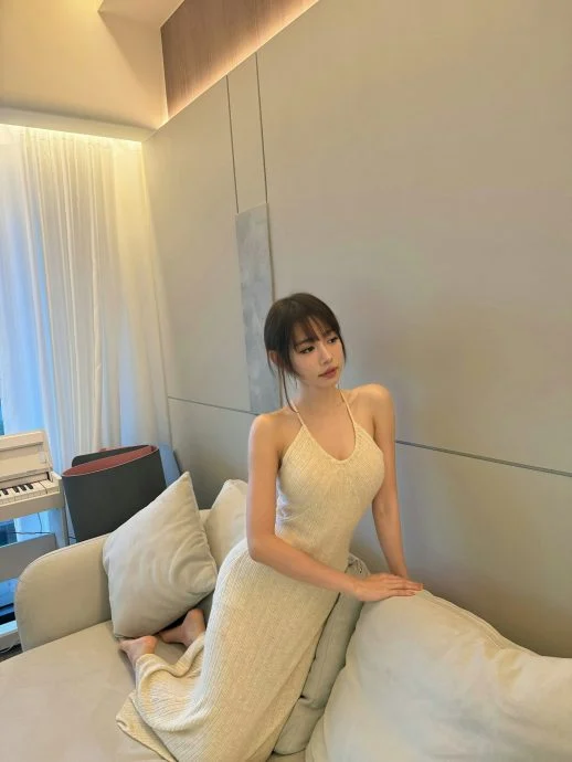 林明祯不舍的与台北家的客厅合照，为告别前留影。（取自IG）