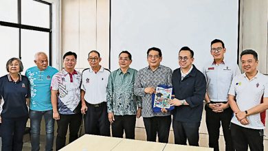 Photo of 沈志强访三山小学 拨款10万提升体育设施