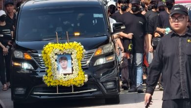 Photo of 22岁宝马司机出殡 30亲友和黑衣人送别