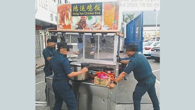 Photo of 摊贩档口阻挡通道 新山市厅接投诉执法