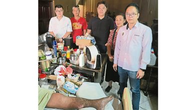 Photo of 怡东国州议员偕善心人 助障友修漏水屋顶